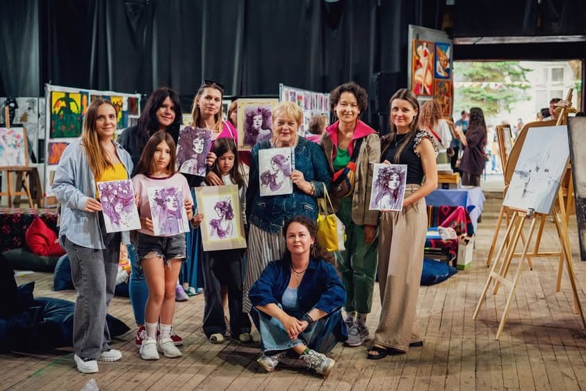 People and art at YARDSALE + THE ART 1